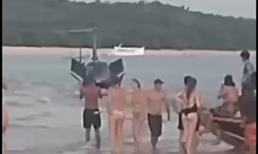 Imagem - Helicóptero pousa sobre rio Tapajós em Alter do Chão e revolta moradores e turistas; assista