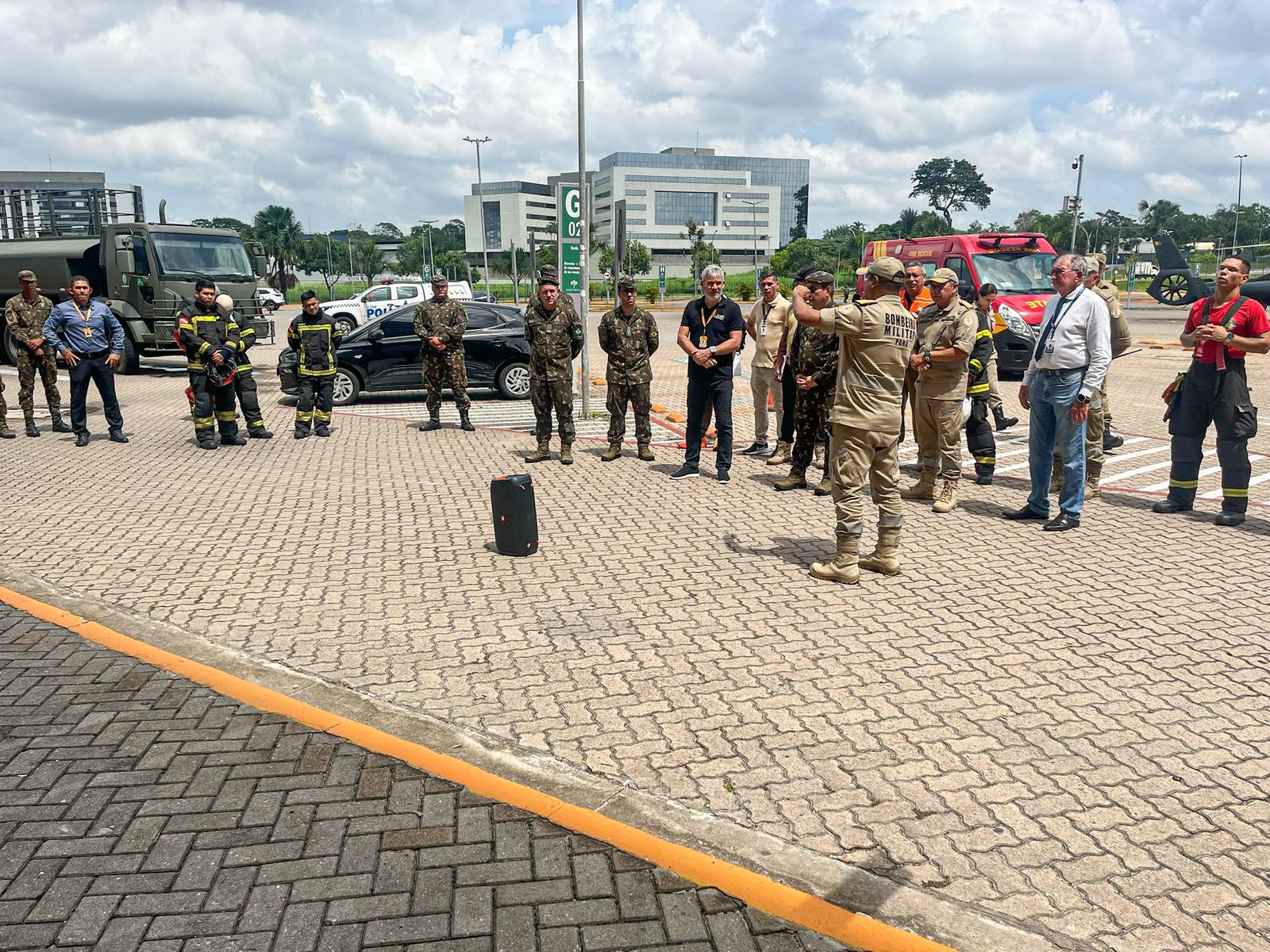 Explosão simulada mobiliza Exército e forças de segurança em shopping de Belém.