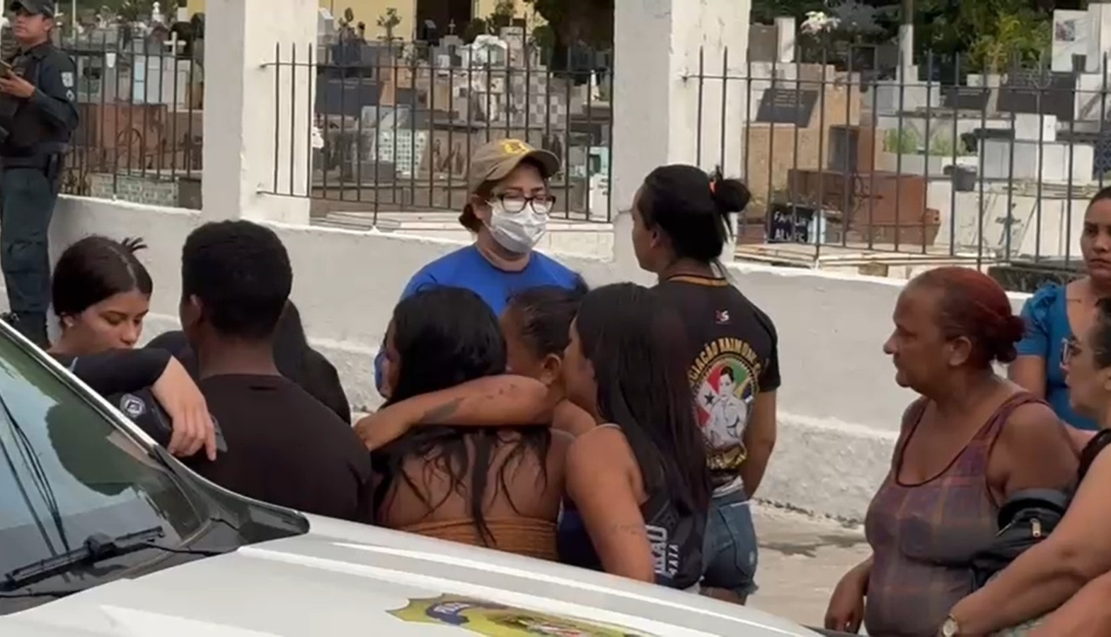 Imagem - Mãe de menino encontrado morto em mala desaba ao reconhecer corpo do filho