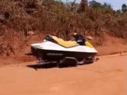 Moto aquática encontrada por um caminhoneiro na Rodovia Transamazônica.