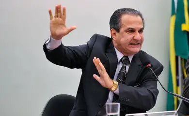Programa esportivo de R$ 14 milhões gerou renúncia coletiva e envolve distribuição de bolsas para aliados de deputados