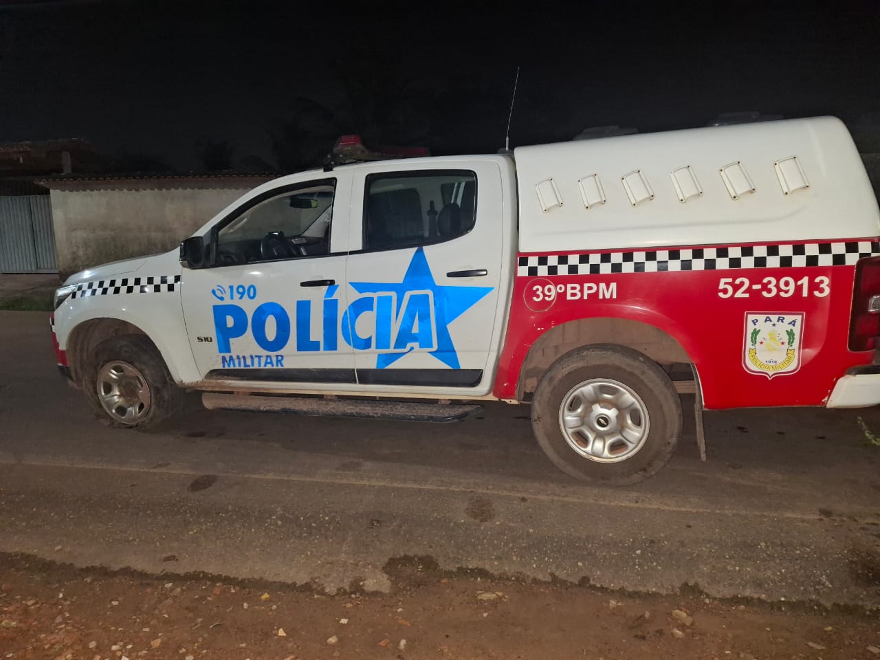 Viatura atingida na emboscada em Benevides.