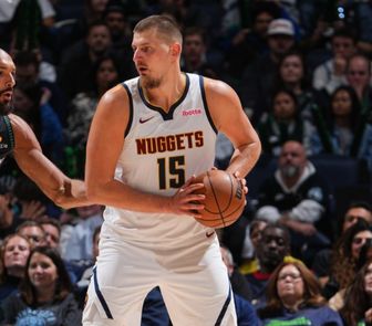 Imagem - Jokic brilha com triplo-duplo e lidera Nuggets em vitória sobre os Timberwolves na NBA