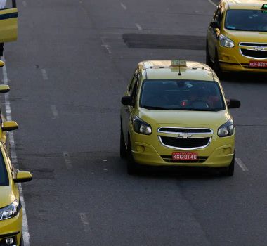 Imagem - Câmara aprova isenção de taxa de fiscalização para taxímetros