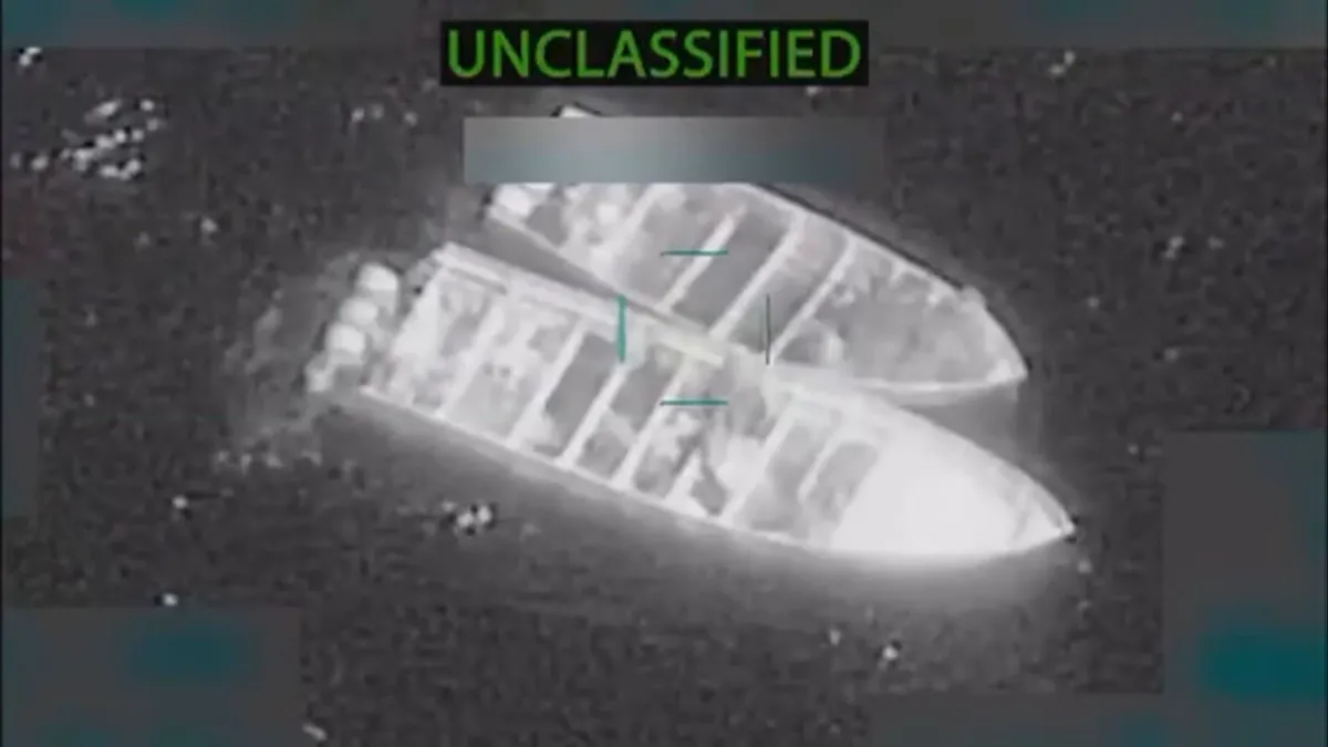 (O ataque por meio de bombardeio matou 14 pessoas, uma tripulante sobreviveu.)