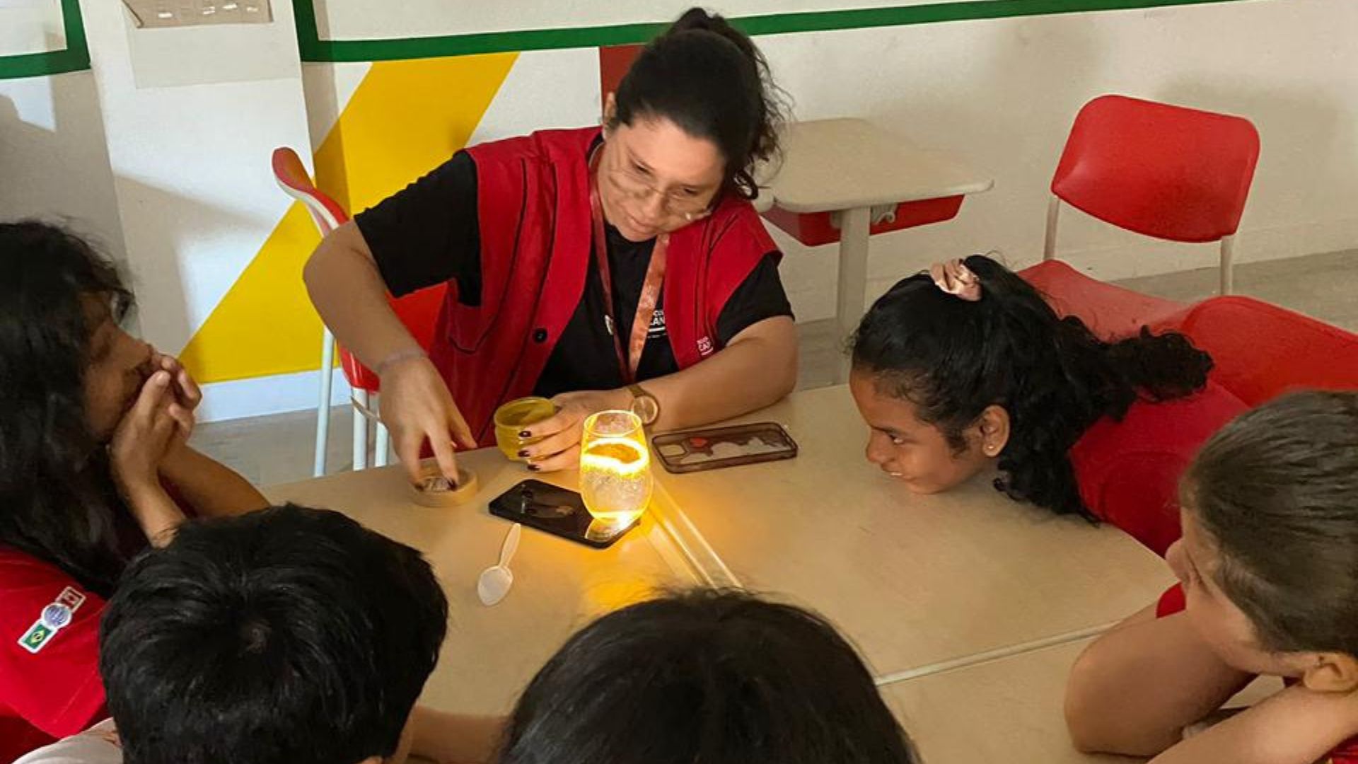Professor bilíngue é peça-chave na formação dos alunos em Belém.