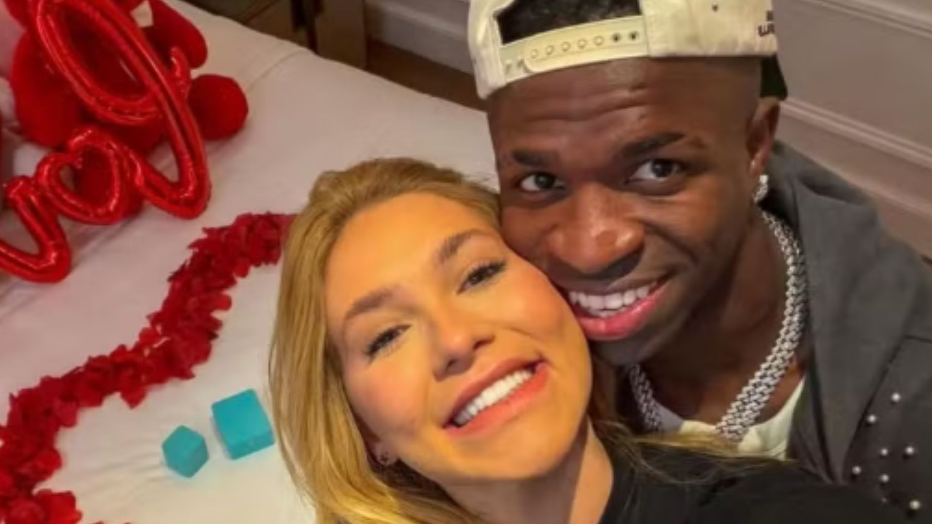 Imagem - Pizzaria paraense faz marketing com Virginia e Vini Junior