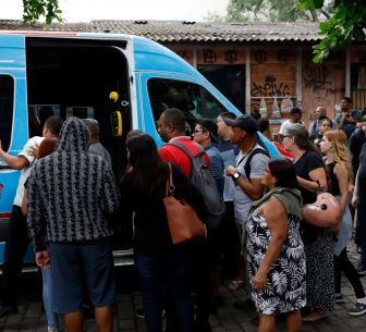Imagem - "Entrei na estação para fugir dos tiros", conta moradora do Rio