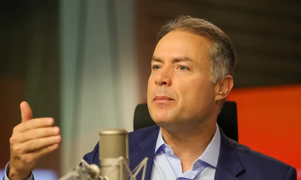 A medida faz parte de um plano que pretende reduzir o custo e a burocracia do processo e abrir novas oportunidades de trabalho para instrutores autônomos.