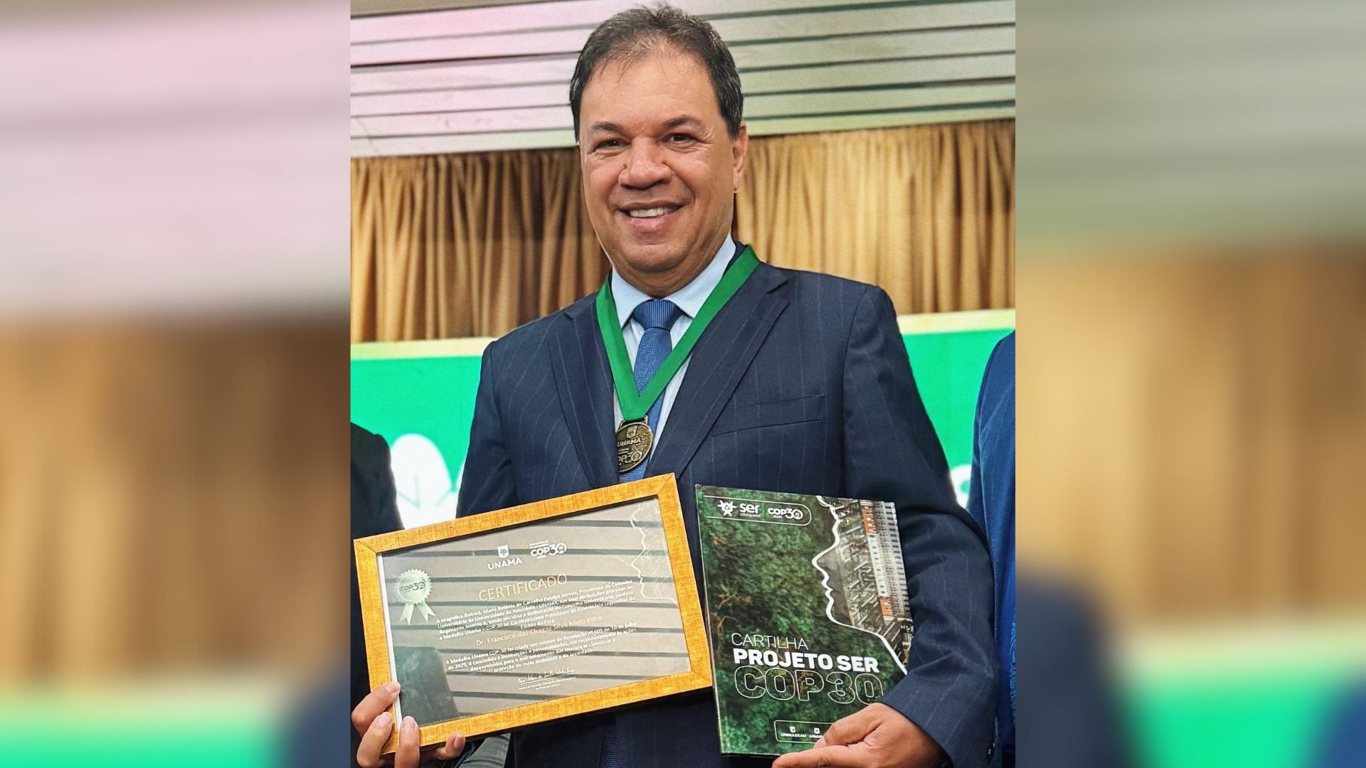 Deputado Chicão recebe comenda “Unama COP30”.