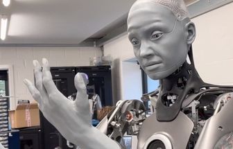 Robô 'humanoide' que lava louça e dobra roupas chega ao mercado em 2026