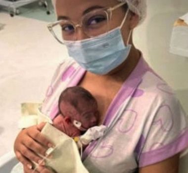 Imagem - Jovem descobre que era mãe 5 dias após parto inesperado
