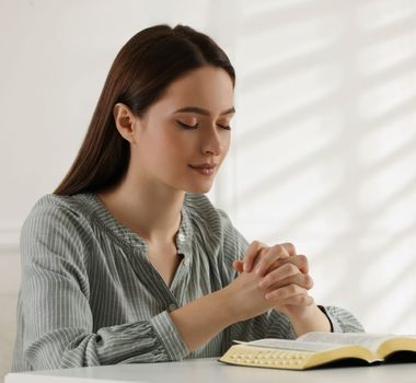 Imagem - 5 orações e salmos para afastar maus pensamentos e acalmar o coração