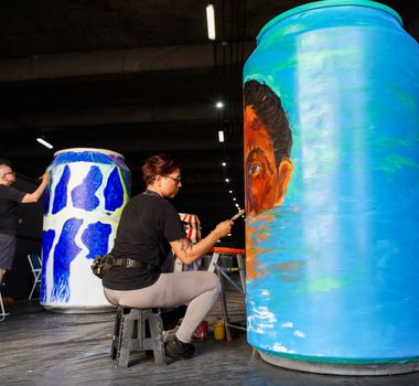 Imagem - Exposição de latas gigantes conscientiza sobre circularidade e sustentabilidade em Belém