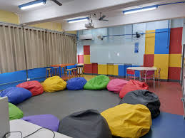 Espaço faz parte de um projeto nacional que será implantado em nove capitais e busca garantir cuidado e segurança a crianças enquanto responsáveis estudam ou trabalham à noite