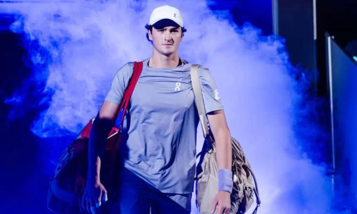 João Fonseca encerra temporada histórica no top-30 com foco no Australian Open 2026