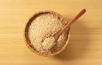 Dia do arroz: 8 benefícios da versão integral para a saúde