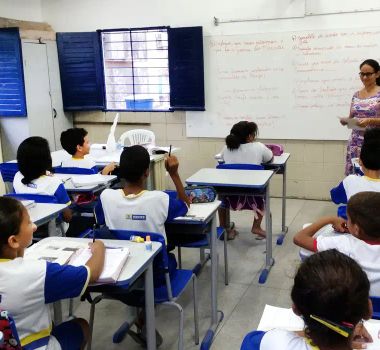Imagem - Câmara aprova proposta que permite acumular cargo de professor no serviço público