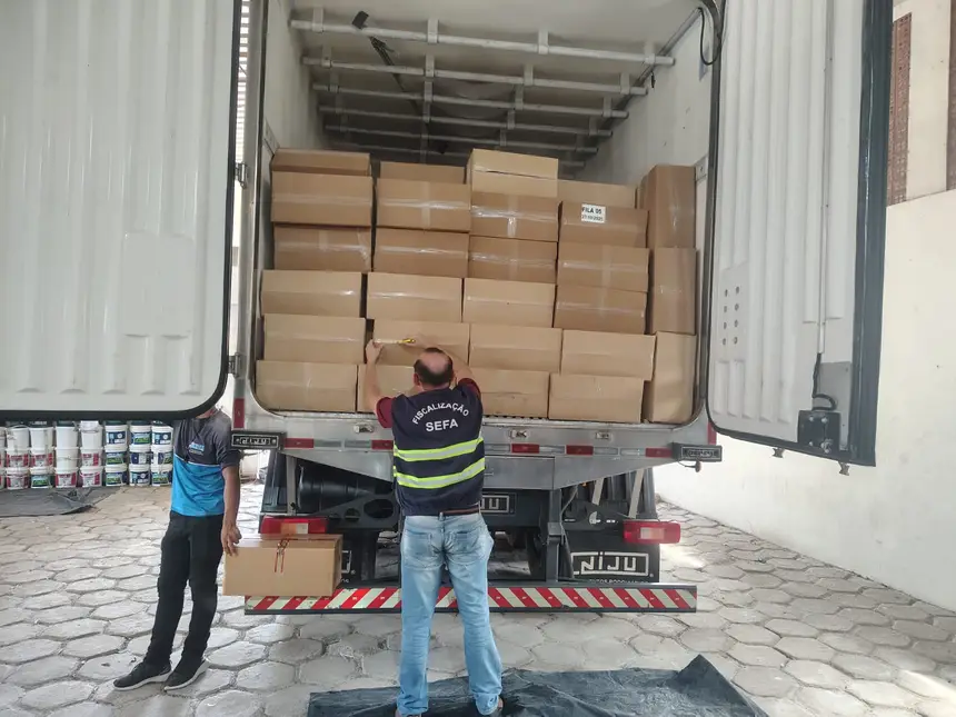 4,5 toneladas de camarão congelado, avaliadas em R$ 345 mil.