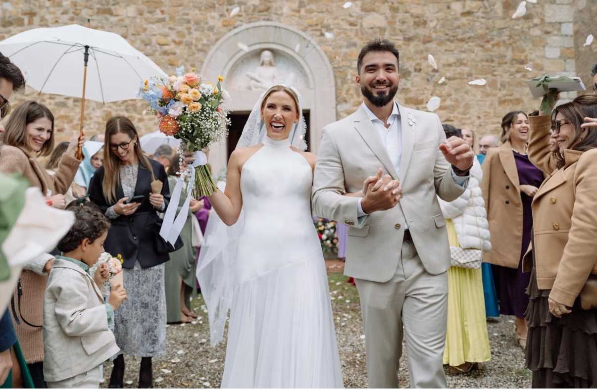 Giordana Giordano e Kalil Kasseb reafirmaram o aguardado “sim”, no dia 22 de outubro, em meio à cerimônia religiosa, em Castellina in Chianti, na belíssima região da Toscana, Itália. 