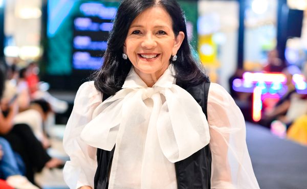 Felícia Maia celebra idade nova e também duas décadas do Amazônia Fashion Week