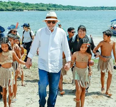 Imagem - Lula é recebido com alegria pela comunidade indígena Capixauã, no Pará; assista