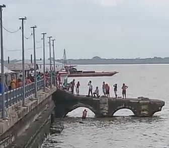 Imagem - Jornalistas estrangeiros são assaltados no Ver-o-Peso e suspeito se joga no rio para fugir