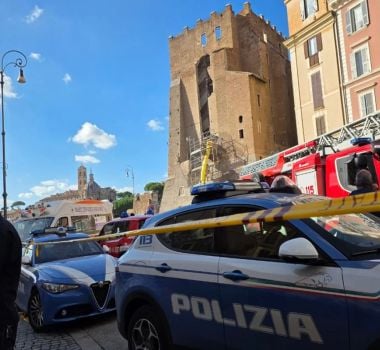 Imagem - Em Roma, torre desaba parcialmente próximo ao Coliseu e deixa feridos