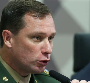 Imagem - Primeiro condenado por golpe a cumprir pena, Mauro Cid deixa de usar tornozeleira eletrônica