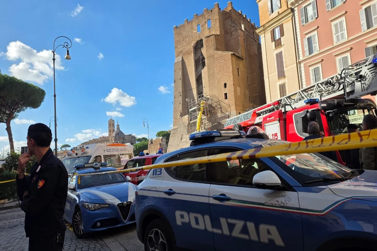 Imagem - Em Roma, torre desaba parcialmente próximo ao Coliseu e deixa feridos