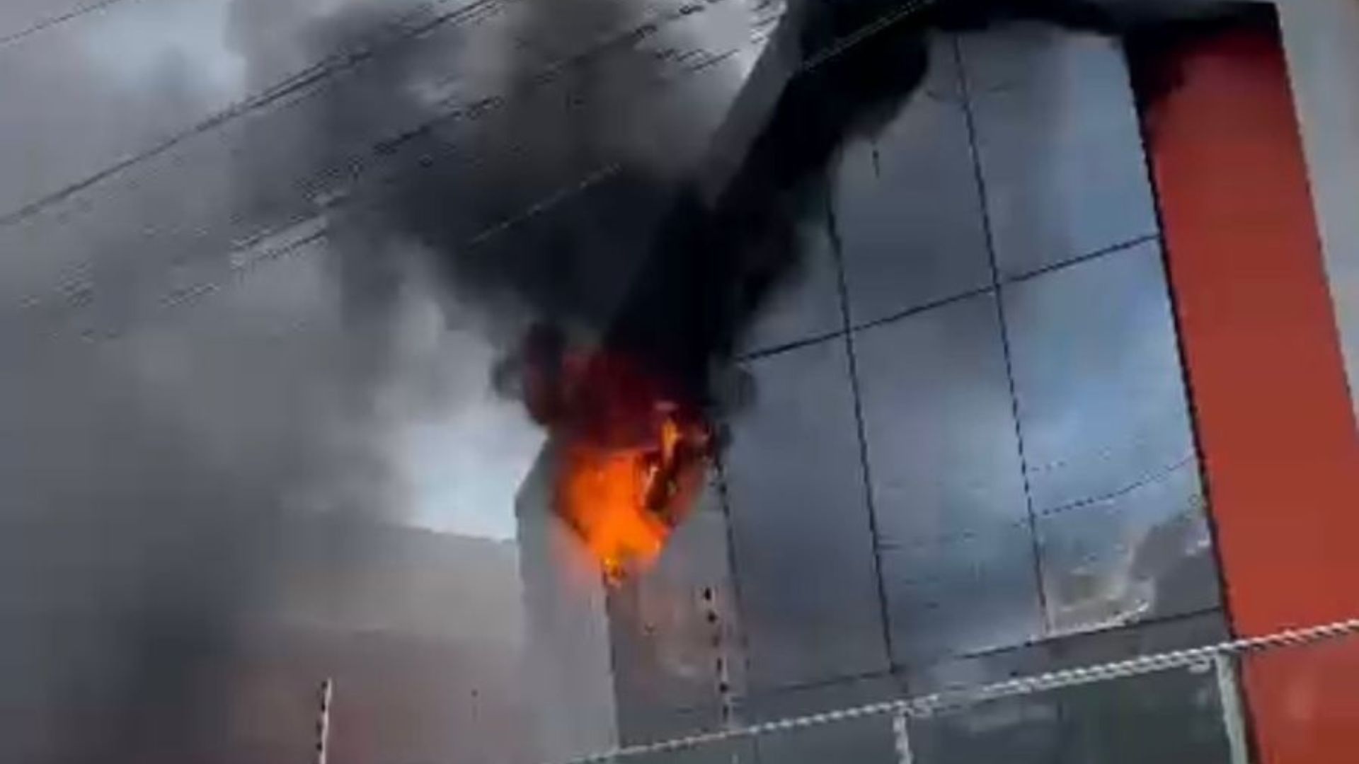 Incêndio em igreja na Avenida Duque de Caxias