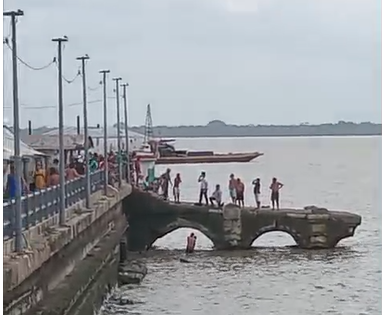 Jornalistas estrangeiros são assaltados no Ver-o-Peso e suspeito se joga no rio para fugir