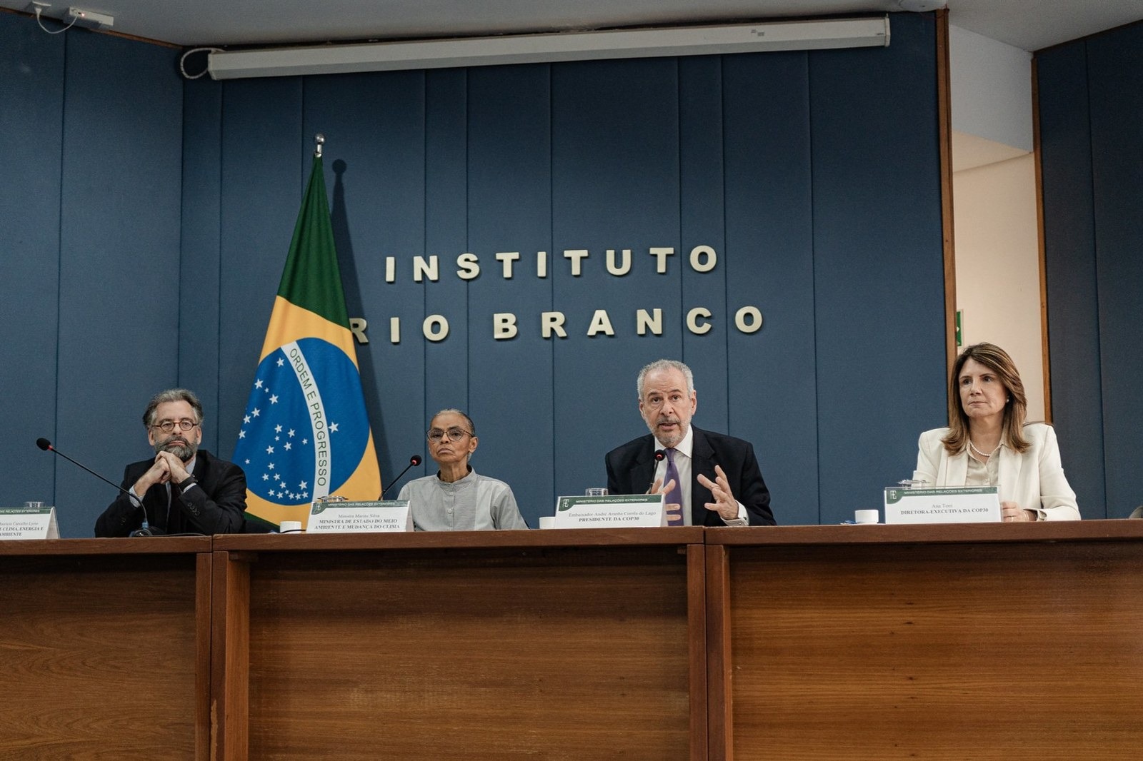 Ministra Marina Silva, embaixador André Corrêa do Lago, CEO da COP30, Ana Toni, e embaixador Maurício Lyrio concederam entrevista sobre o tema. 