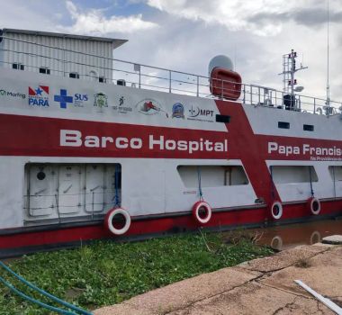 Imagem - Barcos-hospitais reforçam atendimento médico em Belém durante a COP30