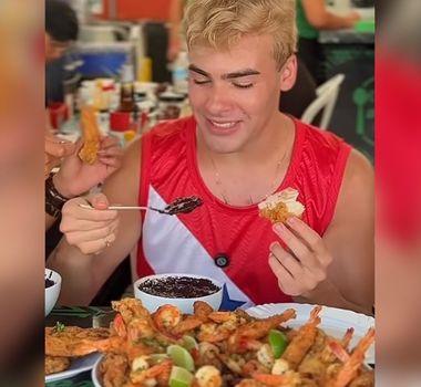 Imagem - Em Belém, influenciador Caio Cerqueira posta vídeo no ver-o-peso tomando açaí; assista