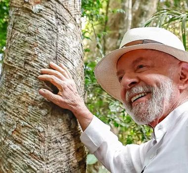 Imagem - Lula recusa navio da Marinha e se hospeda em iate de luxo, em Belém