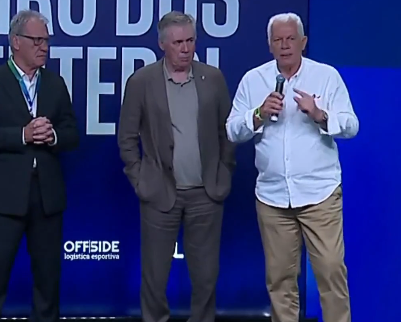 Apesar da fala dura, Leão reconheceu que os próprios profissionais brasileiros têm culpa pela perda de espaço.