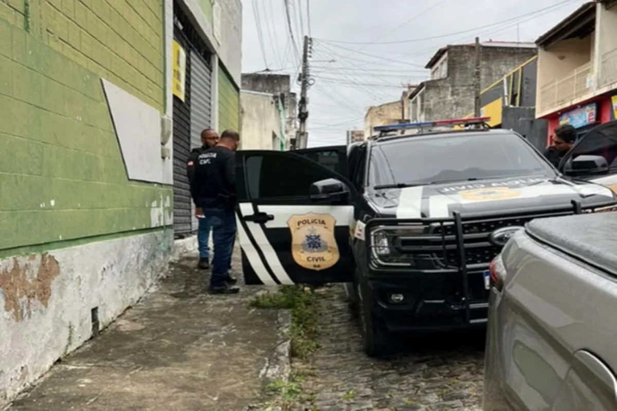 O crime ocorreu em Itapetinga, no sudoeste da Bahia. Adolescente foi atingido nas pernas e no abdômen. A polícia descartou a versão de tentativa de assalto