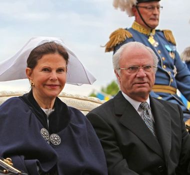 Imagem - Rei e rainha da Suécia desembarcam em Belém para a Cúpula de Líderes da COP30