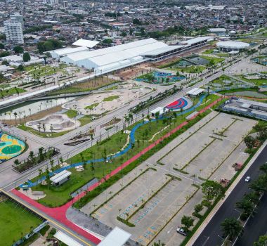 Imagem - Participantes são orientados a deixar local para varredura de segurança antes da Cúpula dos Líderes