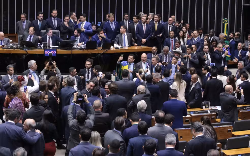 Imagem - Câmara aprova em votação simbólica projeto que amplia licença-paternidade para 20 dias