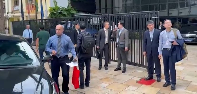 Grupo participa de eventos paralelos e conta com escolta da Polícia Federal, Militar e do Exército

