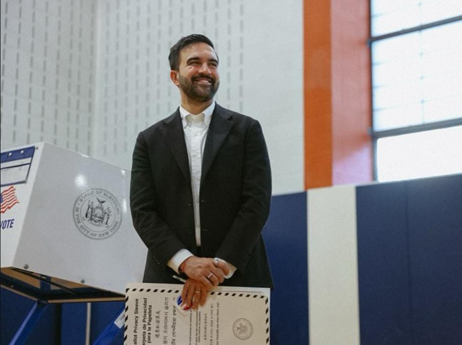 Imagem - Democrata Zohran Mamdani, opositor de Trump, vence as eleições em Nova York