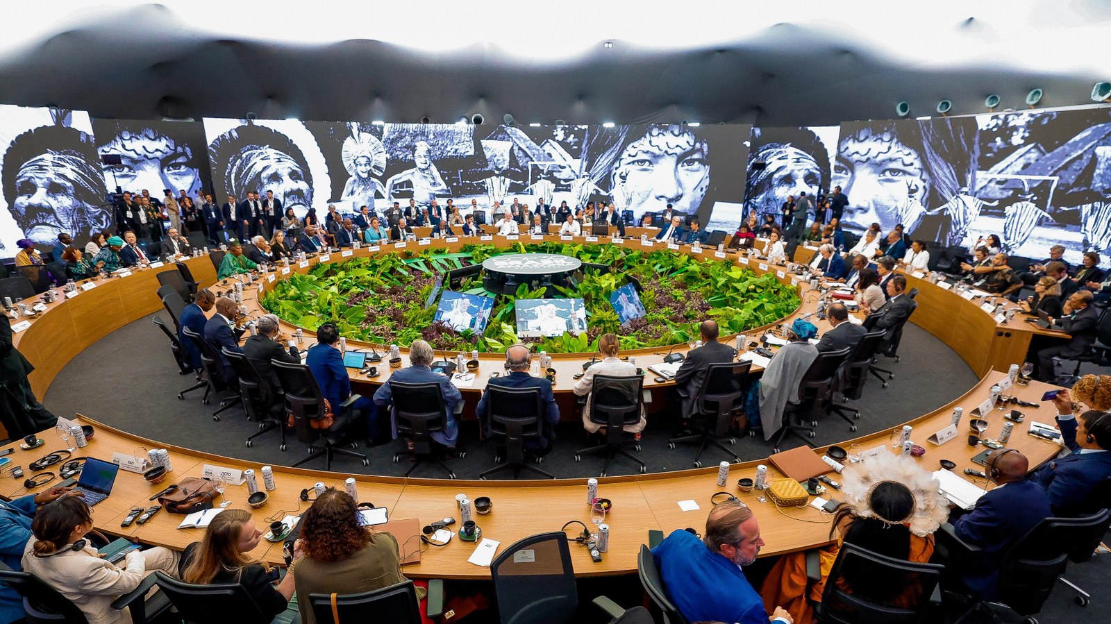Imagem - COP30: Confira a síntese do 1º dia da Cúpula do Clima de Belém