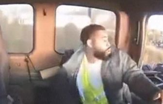 Homem se assusta ao presenciar queda e explosão de avião; assista