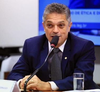 Imagem - Prefeito brinca com UPA vazia depois de acabar com atestados falsos