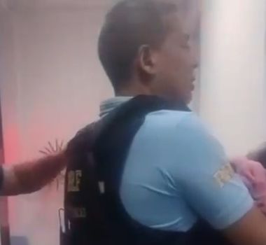 Imagem - Vídeo: PRF realiza salvamento de criança vítima de engasgo em Belém