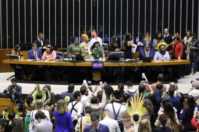 (A Câmara dos Deputados aprovou nesta quarta-feira (5), o projeto de lei que aumenta a pena para extração da mineração ilegal.)