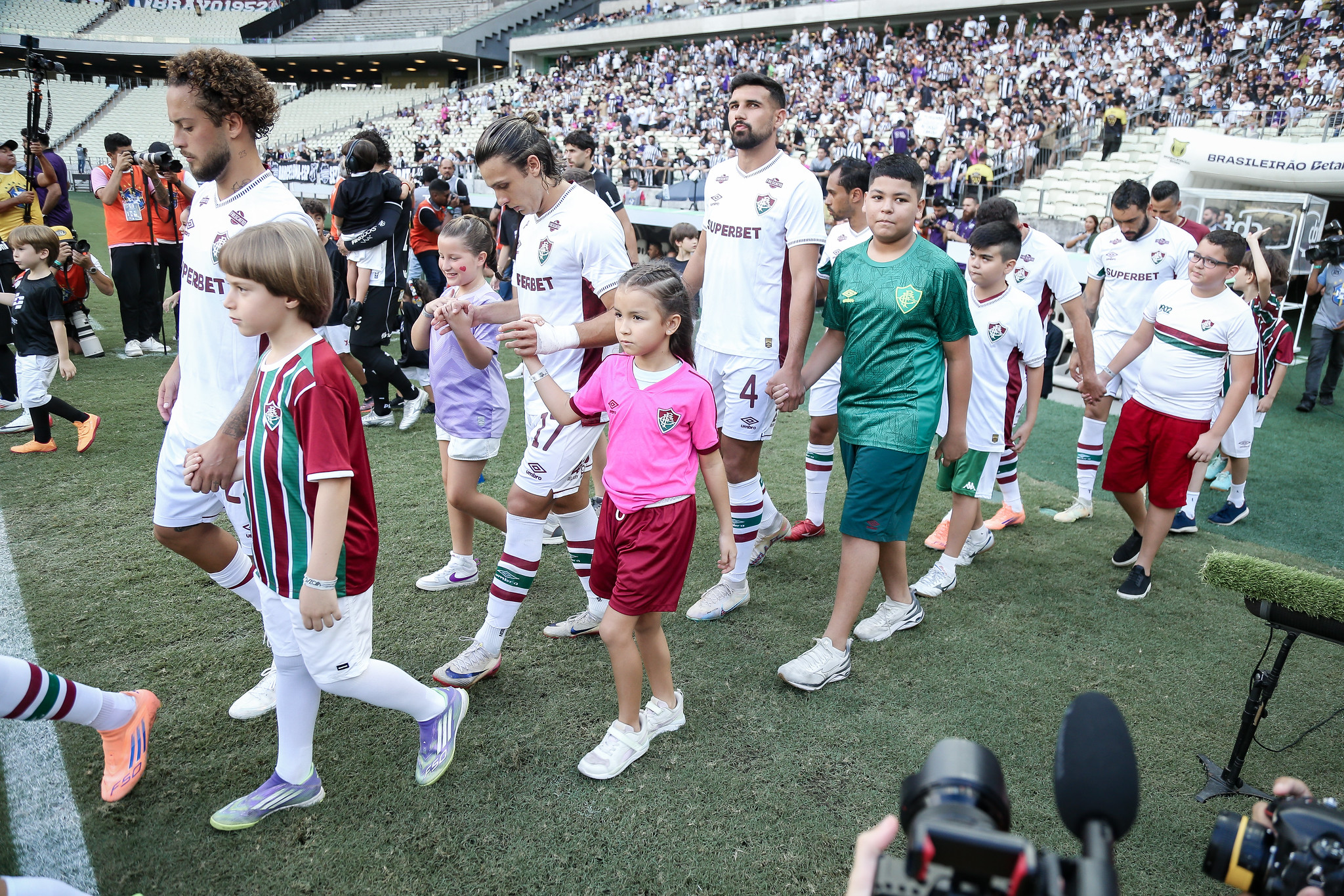 Fluminense entrando em campo no Castelão