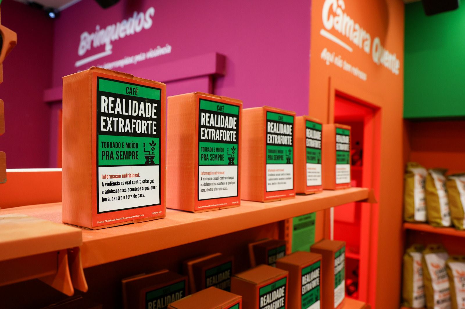 Loja de Inconveniência na COP 30 alerta sobre a violência sexual de crianças e adolescentes.